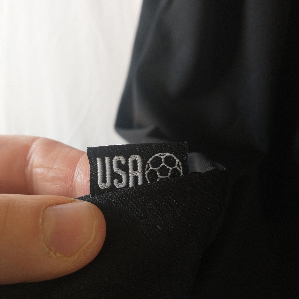 NWT U.S.A. Soccer Team Logo Crest Black T-Shirt Size Medium - Picture 5 of 10